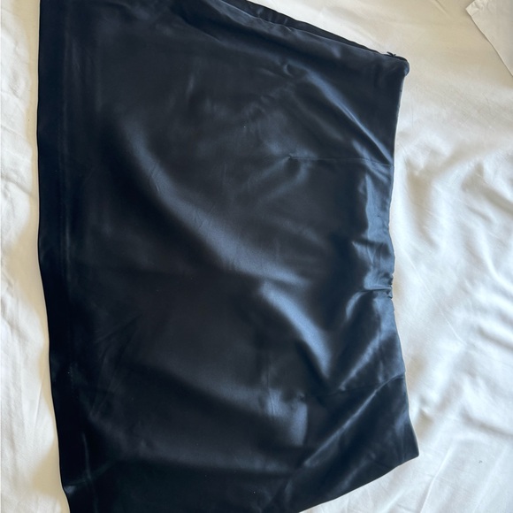 The A&F Scarlett Satin Mini Skort XL - Picture 2 of 4